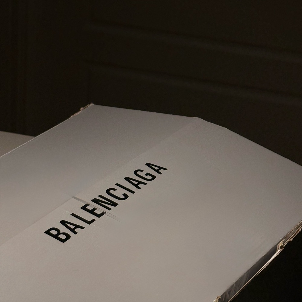 Balenciaga Men's Red and Black Athletic Shoes size 9 - Picture 6 of 7